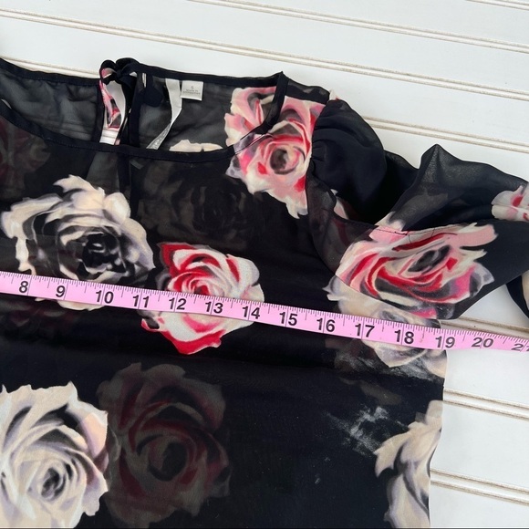 Lc Lauren Conrad rose print dressy top Size Small - Picture 10 of 12